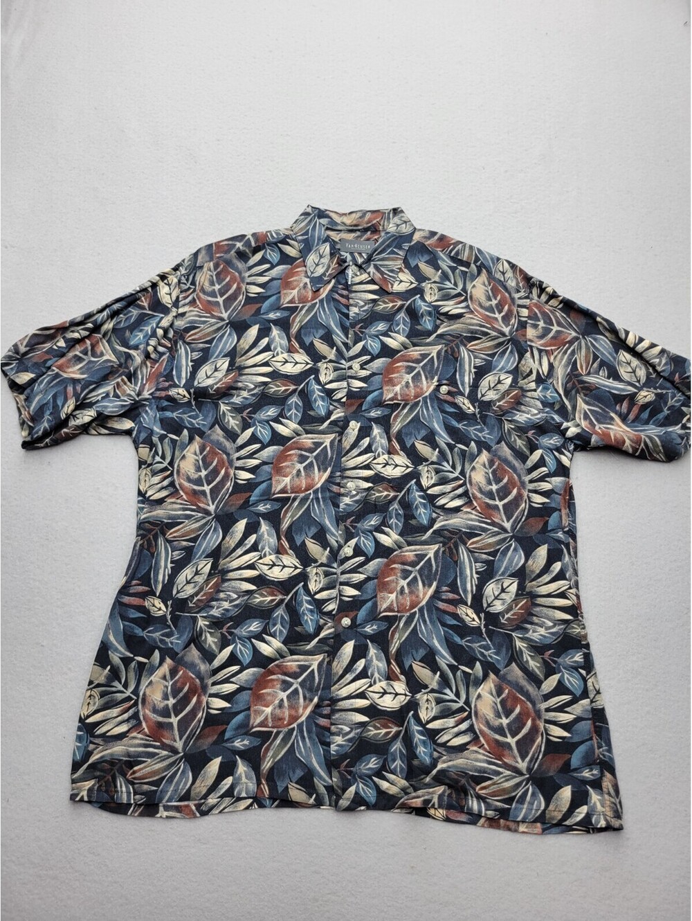 Van Heusen Men's Button-Up Large Multi Short Sleeve Floral Rayon Knit Work